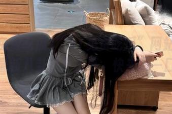 “51免费吃瓜”网站：抓住最新八卦从不松手，快来咬一口！