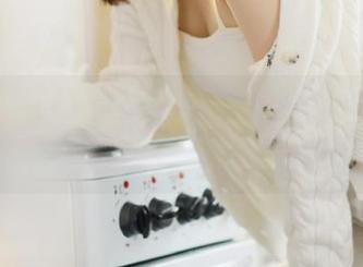 我在为“51吃瓜网”网址排队下载，忍不住想：是否该加点儿辣的？