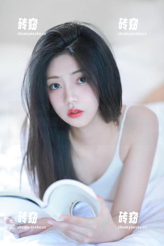 91吃瓜中心 直达91吃瓜中心:讲台上的老师突然变身,原来他是校园热血角色的最佳人选!
