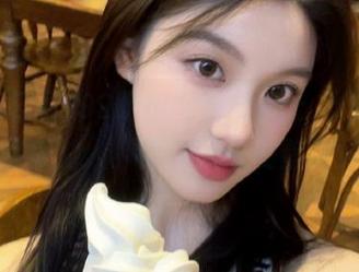 92吃瓜网cgapp：丫的，都是追瓜的人，而我只想安静吃饼。
