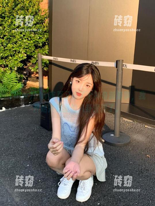 hlw首页又来了个神奇新鲜事，我开始怀疑我的八卦理智了。