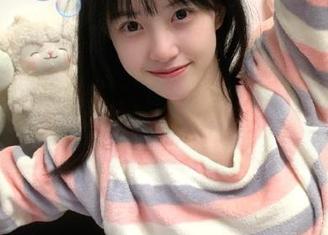 “hlw”：直达各种爆料，我的关注点随之而变，你说奇怪嘛？