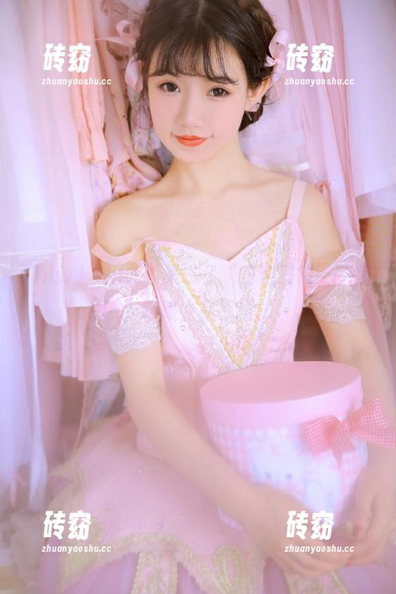 “hlw”发布了“奇葩日常”，我，咳咳，有点懵。