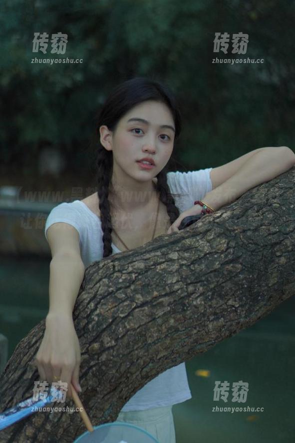 “www.黑料”发布，绝对让你吃得跌宕起伏，像是在过山车上翻转！