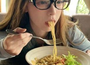 在www51网站上，总是忍不住想给评论区的小伙伴们发点绿茶！哦，别误会，我是说水果。