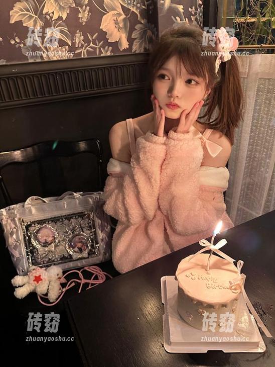 吃瓜17 每次登录吃瓜17,群里的话题又上演新一轮“华丽变身”!