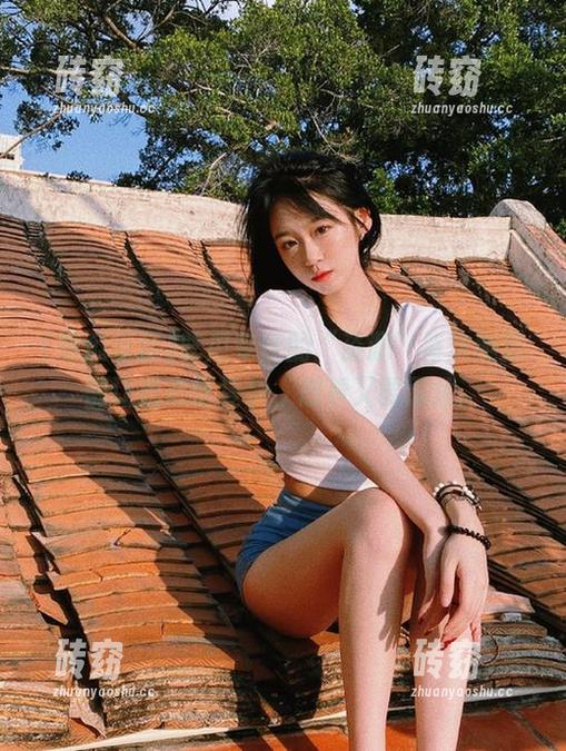 吃瓜专区的“资源”每次刷新都让我心情复杂，想看又要忍住。