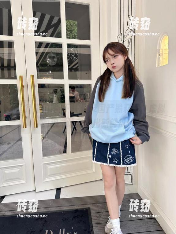 国产黑料网 只需登录国产黑料网,虚拟的浪潮让我抠出新鲜瓜!