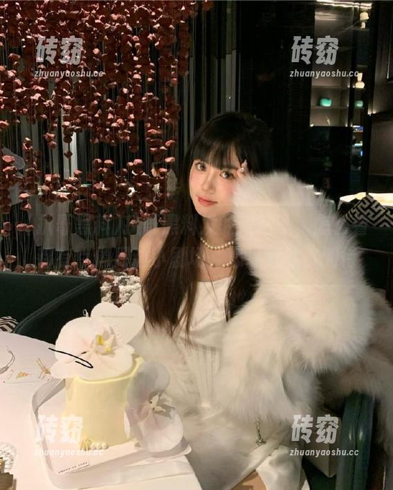 扒哥黑料发的新帖子，怎么看都有点像周边小剧场，心里默默小期待