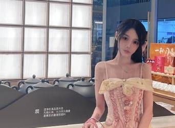 登录了黑料在线，不说话就能气氛尴尬到不行，哈哈！