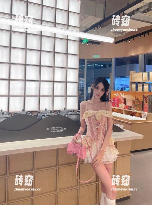 登录了黑料在线，不说话就能气氛尴尬到不行，哈哈！