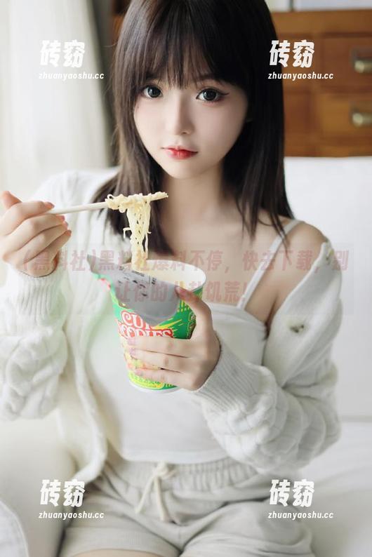黑料社爆料不停，快去下载，别让你的八卦饥荒！